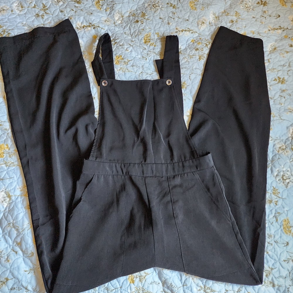 Black Forever 21 overalls adjustable straps and pockets Small Ponte Pants